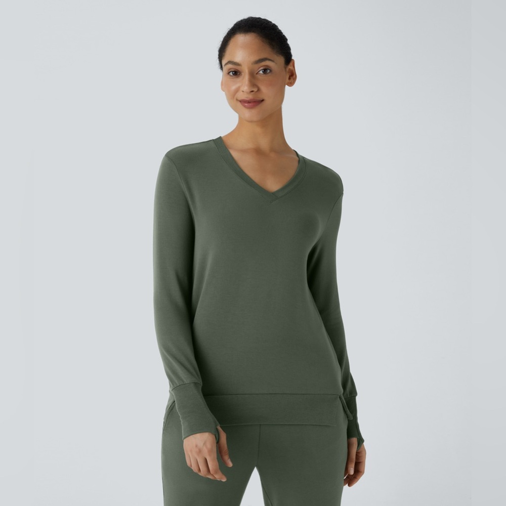 NWT HALARA V-Neck Thumb Hole Split Ribbed Hem Fleece Lounge Sweatshirt Medium